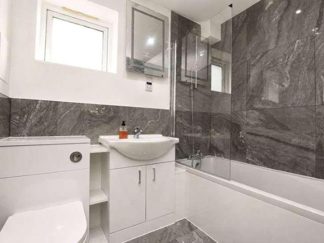 Apartment for rent in Rush Green, Greater London