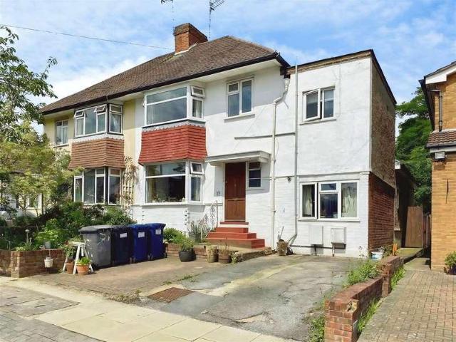 Apartment for rent in Mill Hill, Greater London