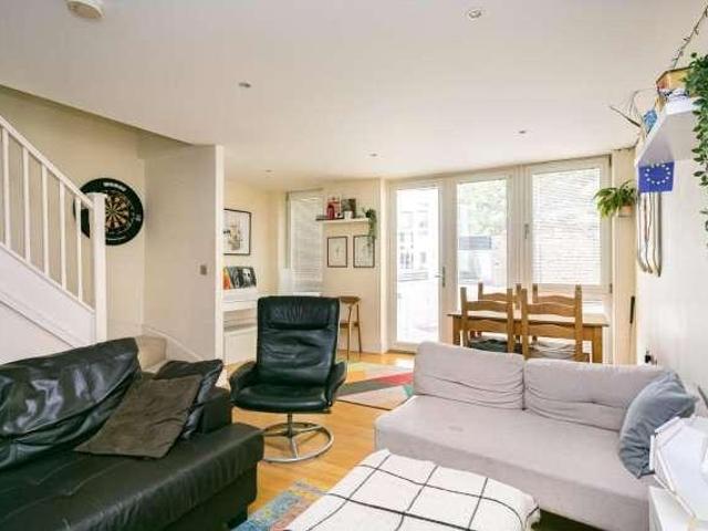 Apartment for rent in Oval, Greater London