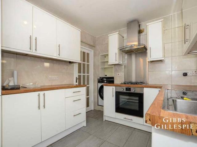 Apartment for rent in Hatch End, Greater London