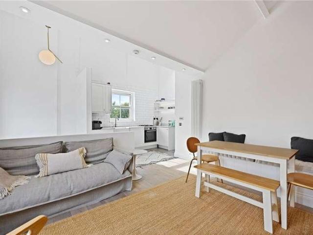 Apartment for rent in Maida Hill, Greater London