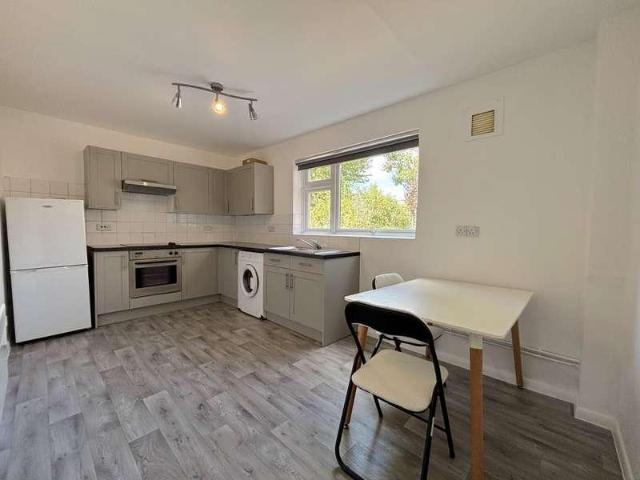 Apartment for rent in Lower Halliford, Surrey
