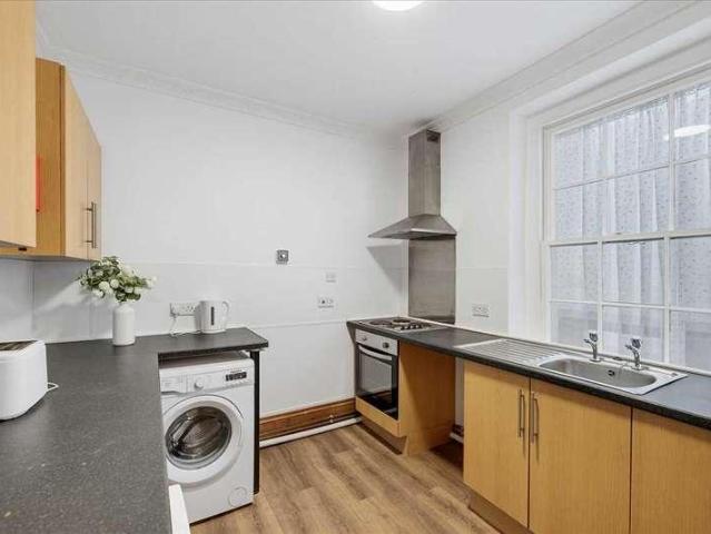 Apartment for rent in West Hoe, Mount Wise