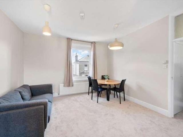 Apartment for rent in London Borough of Merton, Merton Park