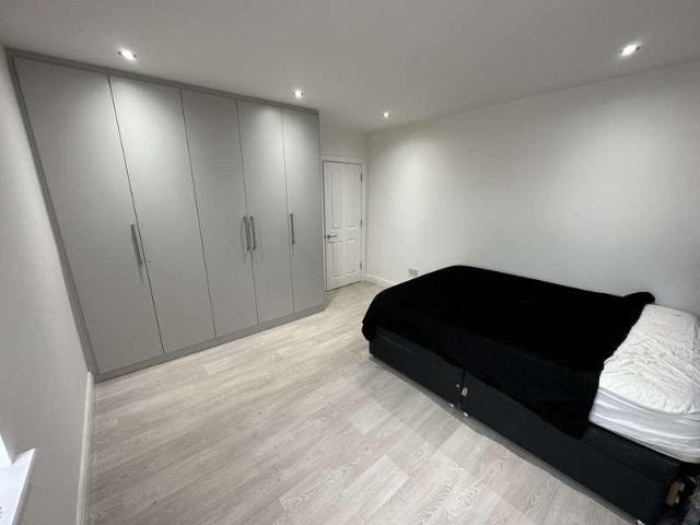 Apartment for rent in Colindale, Greater London