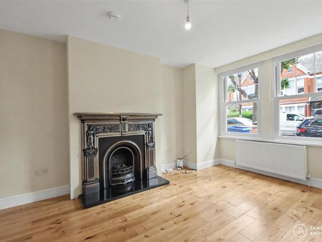 Apartment for rent in Mortlake, Greater London