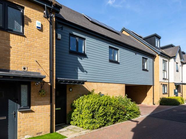 Apartment for rent in Woodford Bridge, Greater London