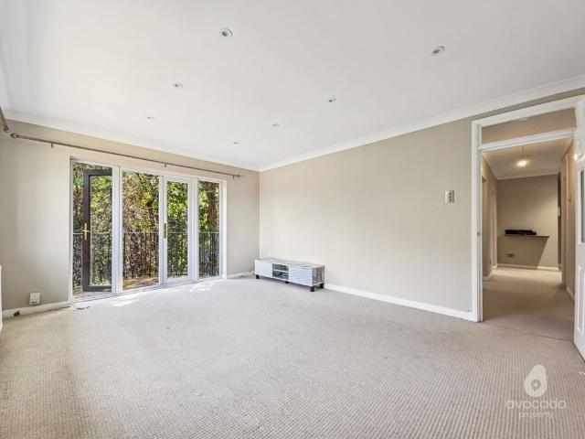 Apartment for rent in Northwood, Greater London
