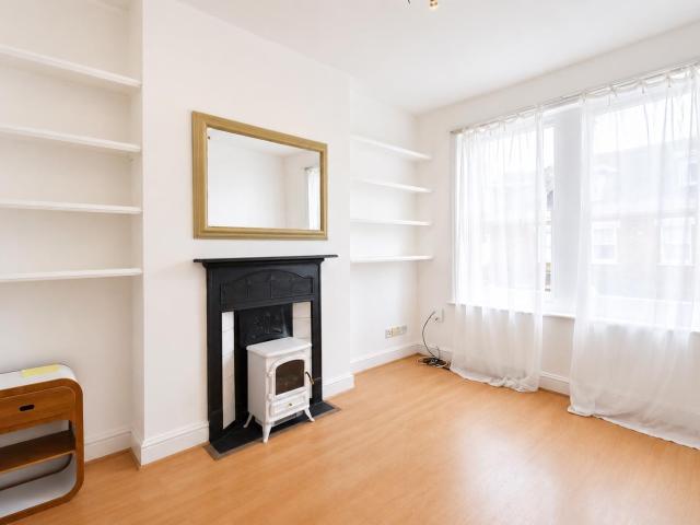 Apartment for rent in Mortlake, Greater London