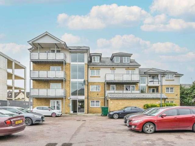 Apartment for rent in Chingford, Highams Park