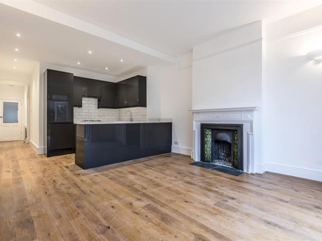 Apartment for rent in Mortlake, Greater London