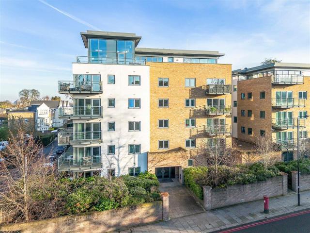 Apartment for rent in Roehampton, Greater London