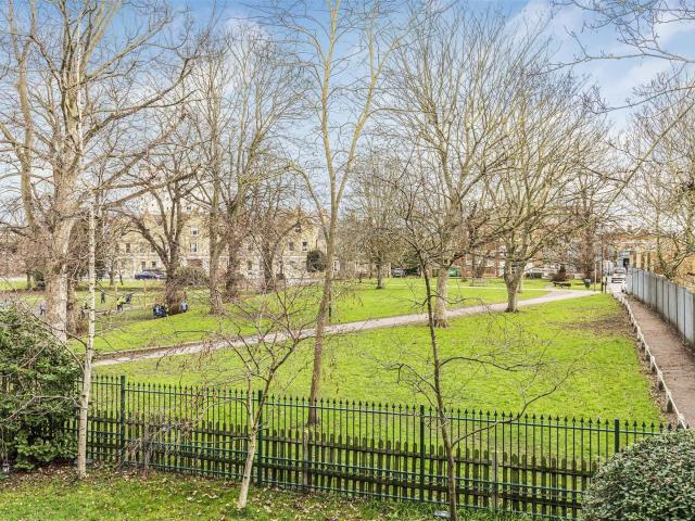 Apartment for rent in Mortlake, Greater London