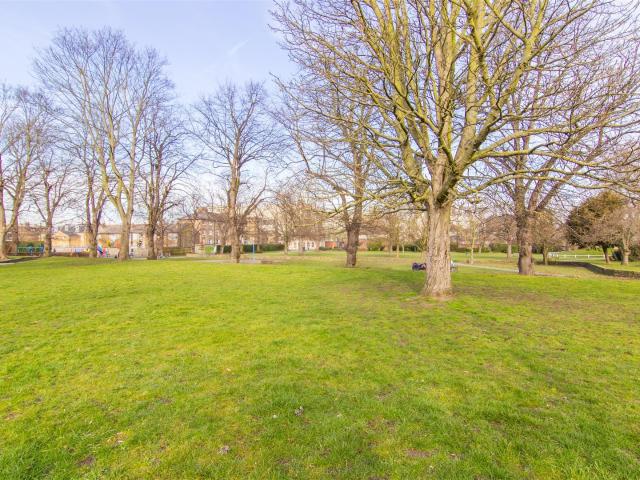 Apartment for rent in Mortlake, Greater London