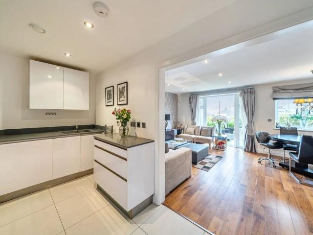 House for rent in Merry Hill, Hertsmere