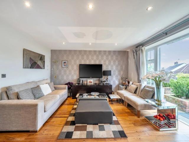 House for rent in Merry Hill, Hertsmere