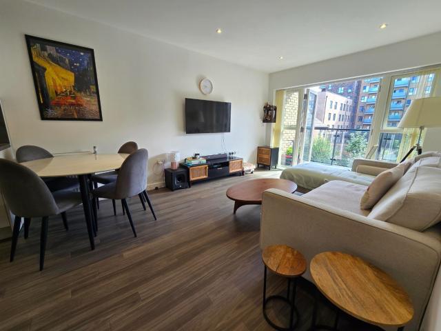 Apartment for rent in Watford Rural, Batchworth