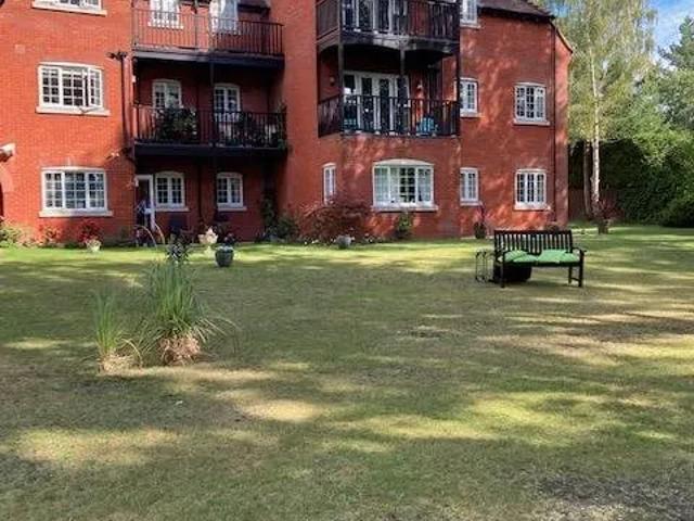 Apartment for rent in Tricketts Cross, Ferndown