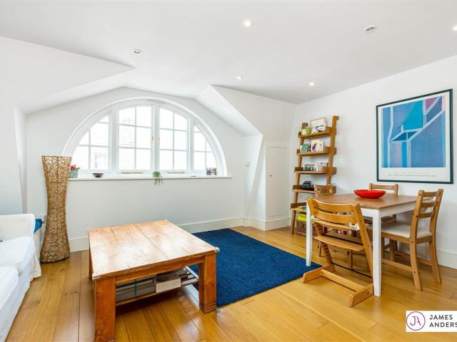 Apartment for rent in East Sheen, Greater London