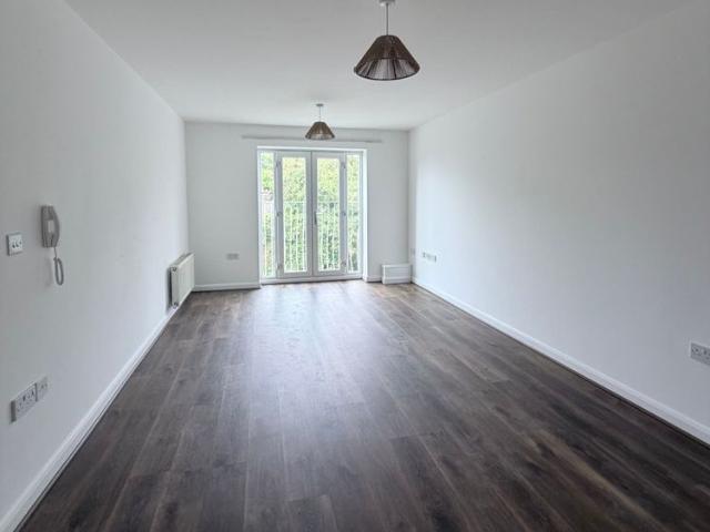 Apartment for rent in Haughton Green, Greenheys