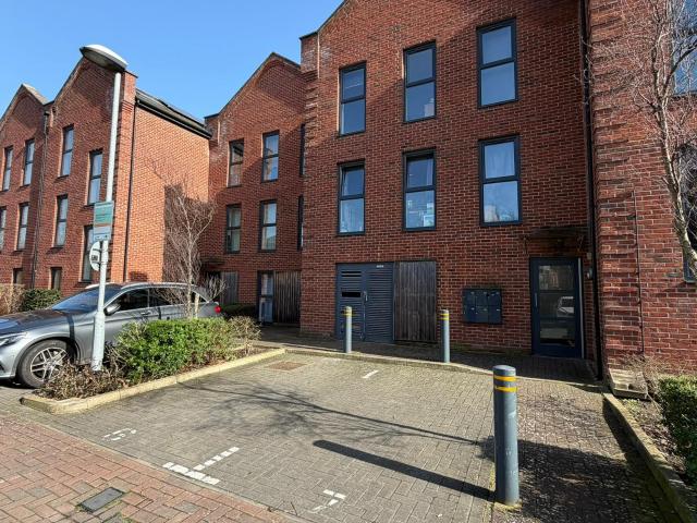 Apartment for rent in Yiewsley, Greater London