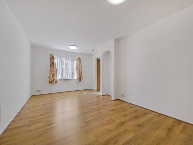Apartment for rent in Furzedown, Greater London