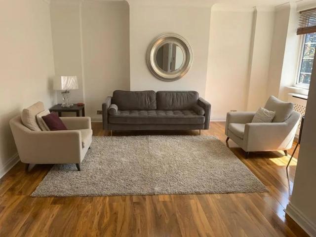 Apartment for rent in St. John's Wood, Cat Hill