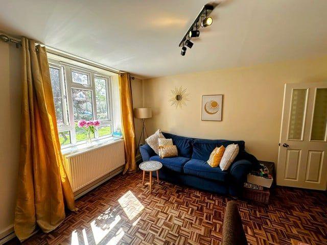 Apartment for rent in Blenheim Gardens Estate, Greater London