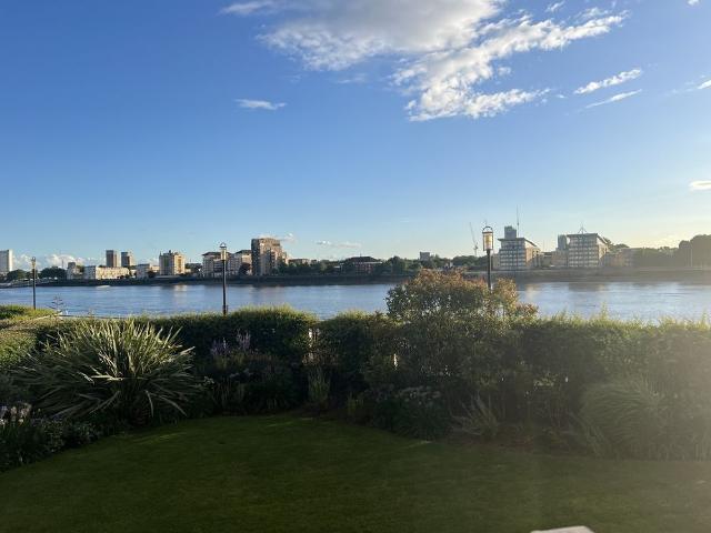 Apartment for rent in Poplar Grove, Greater London
