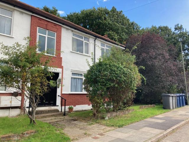 Apartment for rent in Colney Hatch, Greater London