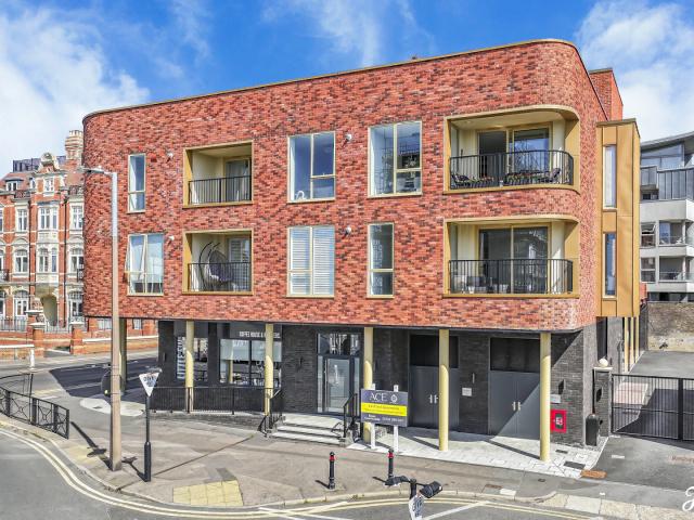 Flat for sale in Alton Barnes, Essex