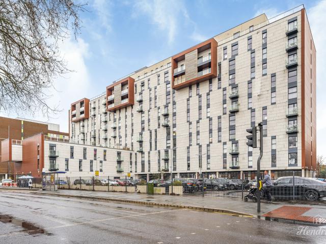 Flat for sale in Alton Barnes, Essex