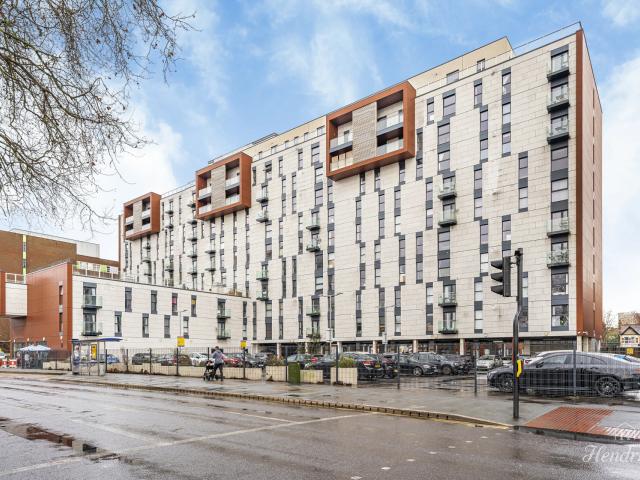 Flat for sale in Alton Barnes, Essex