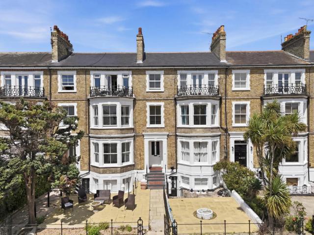 Apartment for sale in Alton Barnes, Essex