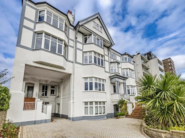 Flat for sale in Alton Barnes, Essex