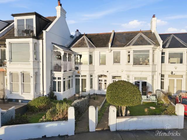 Flat for sale in Alton Barnes, Essex