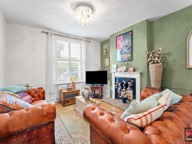 House for sale in Littleton Common, Lower Halliford
