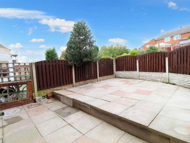 House for sale in Mapplewell, South Yorkshire
