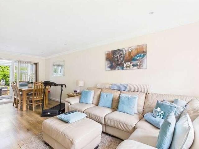House for sale in Heol-las, Surrey