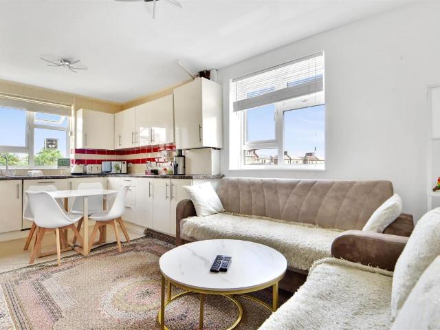 House for sale in Stoke Newington, Greater London