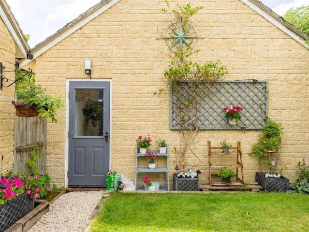 House for sale in Fossebridge, Gloucestershire