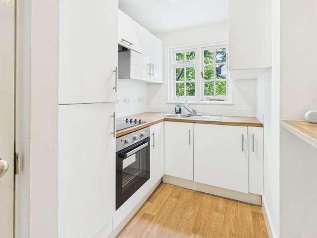 House for sale in Hillview, Surrey