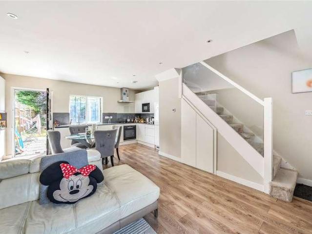 House for sale in Esher, Lower Green Esher