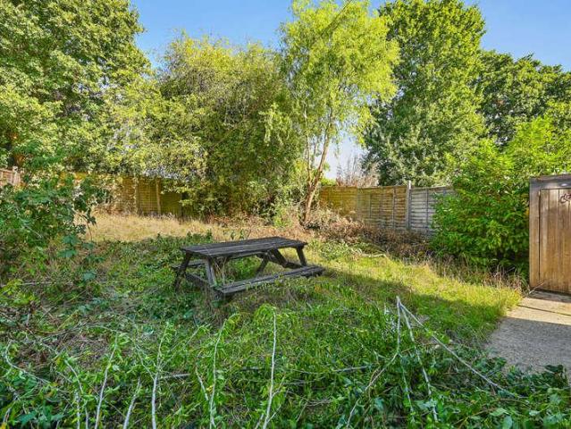 House for sale in Burnt Oak, Greater London