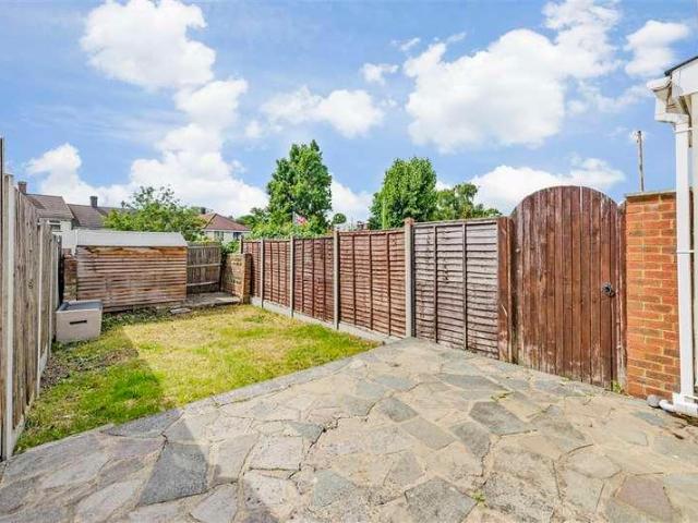 House for sale in Stone, Monks Orchard