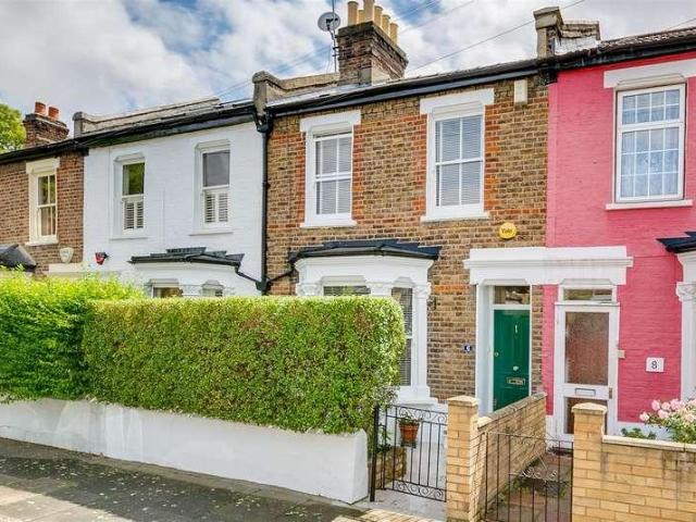 House for sale in Glebe Estate, Greater London