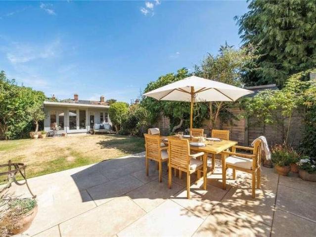 House for sale in Shalford, Westborough