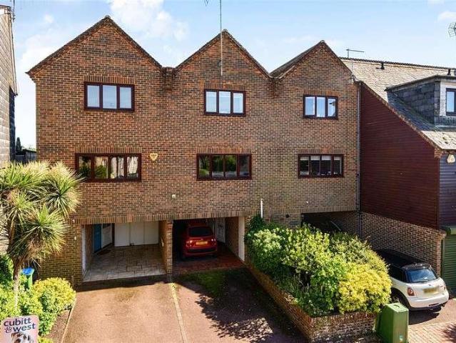 House for sale in Arundel, Clapham