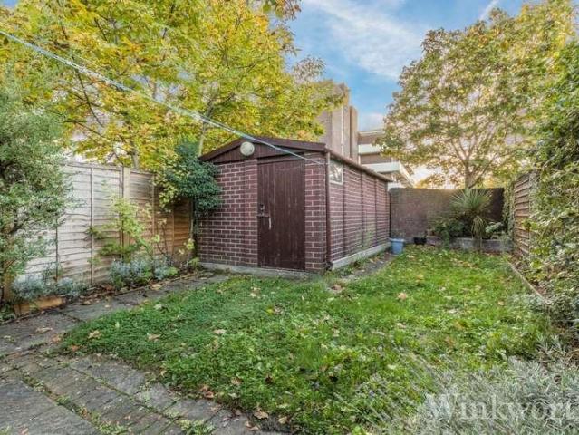 House for sale in London Borough of Lewisham, New Cross
