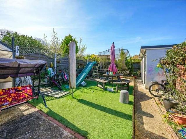 House for sale in Allington, Midway